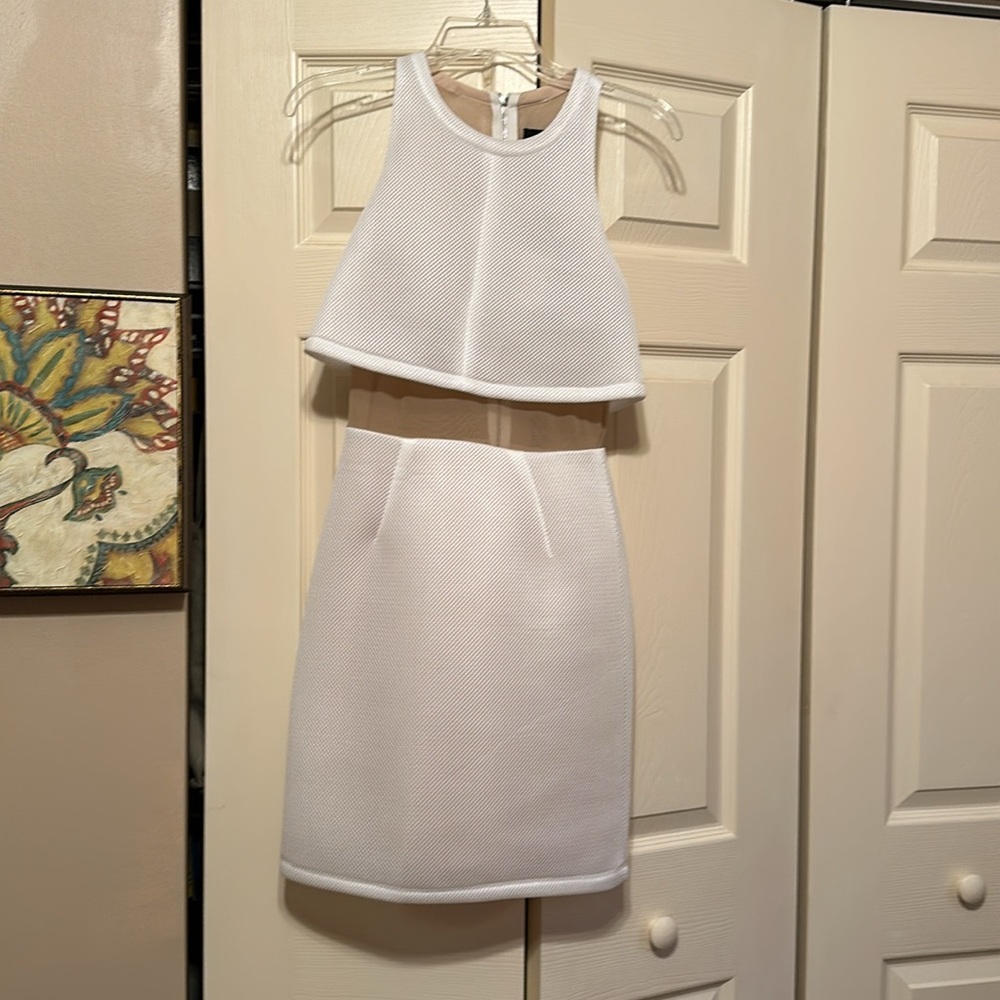 Size 2 ABS sleeveless with mesh middrift